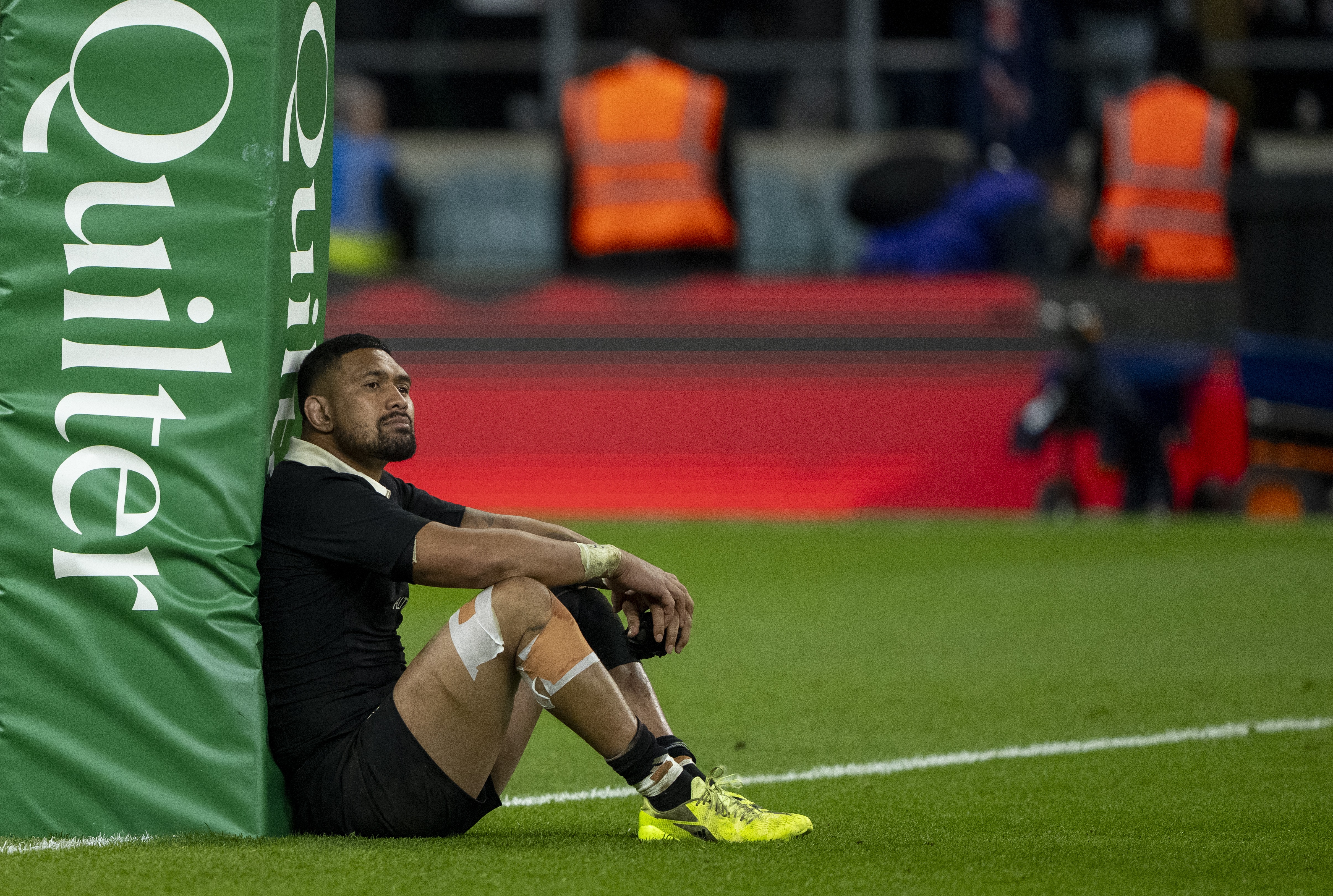 All Black Ardie Savea looks dejected following defeat during the England v All Blacks match, Allianz Stadium, Twickenham, England, Saturday, 15 November 2025. (Photo by Jed Leicester / action press)