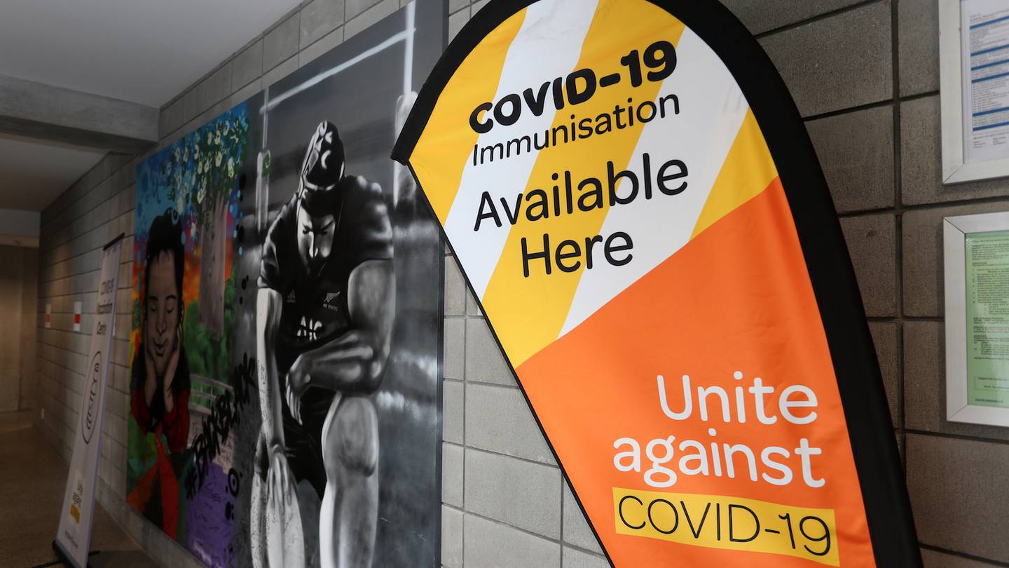 An Auckland GP says people are travelling to vaccination clinics south of the city that take walk-ins. (Photo / Michael Cunningham)