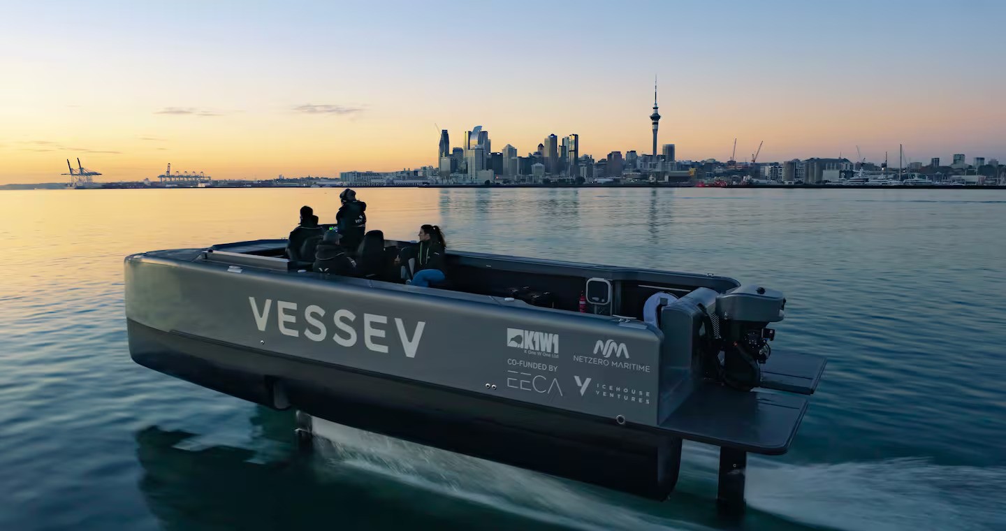 The zero-emission, carbon fibre laminate VS-9 has partial foiling from 12 knots, reducing pitch-and-roll motion and "takes off" to full-foiling mode waves at 18-19 knots.