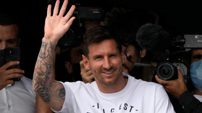 Lionel Messi waves after arriving at Le Bourget airport, north of Paris. (Photo / AP)