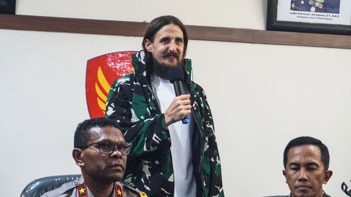 "Today I have been freed," pilot Phillip Mehrtens (centre) said during a press conference following his release in Timika, Central Papua. Photo / AFP