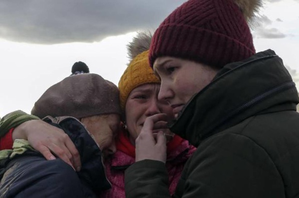 Ukrainian refugees cry as they reunite. (Photo / AP)