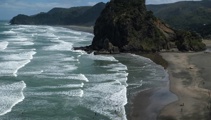 Man dies at Auckland surf beach