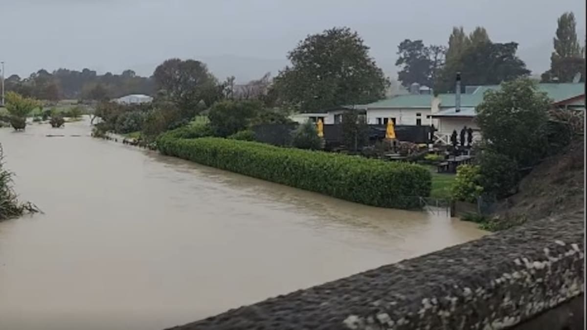 Emergency mobile alert issued to Herbertville; Evacuations in Carterton