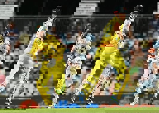 Alex Carey (L)and Cameron Green put on 158 for the sixth wicket. Photo / Photosport