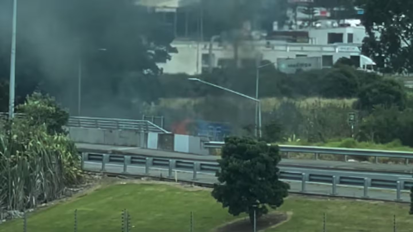 Traffic chaos: Rubbish truck spills flaming load on SH20, key Auckland offramp closed