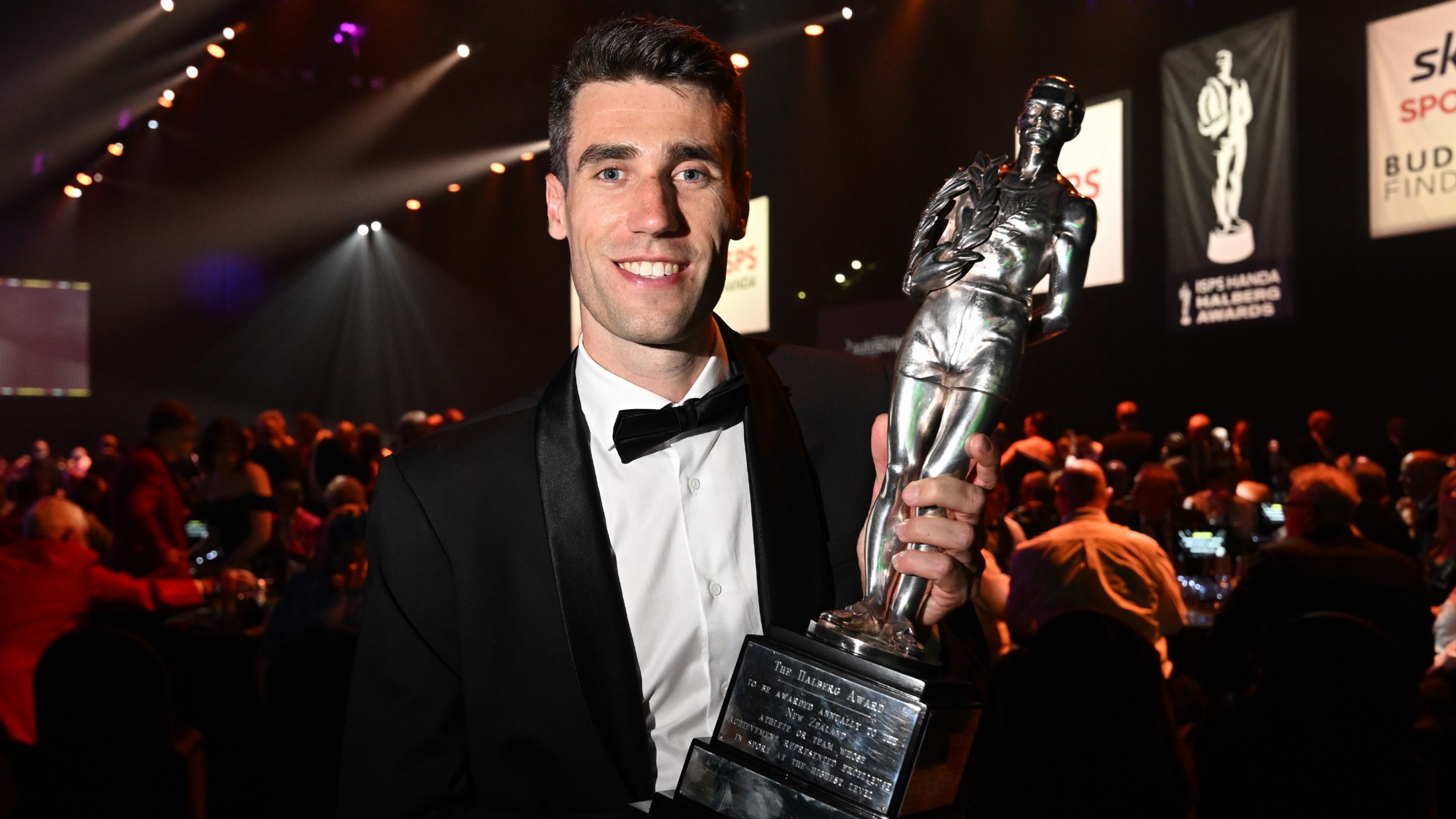 "Absolute honour": Hamish Kerr takes home Supreme Halberg Award 