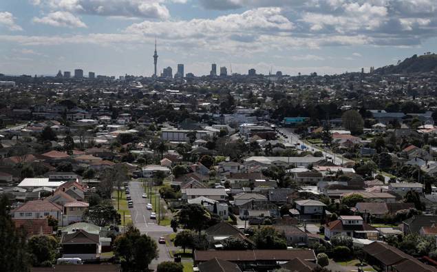 Auckland housing crisis: 'Monumental task' for first home buyers as prices  continue to rise