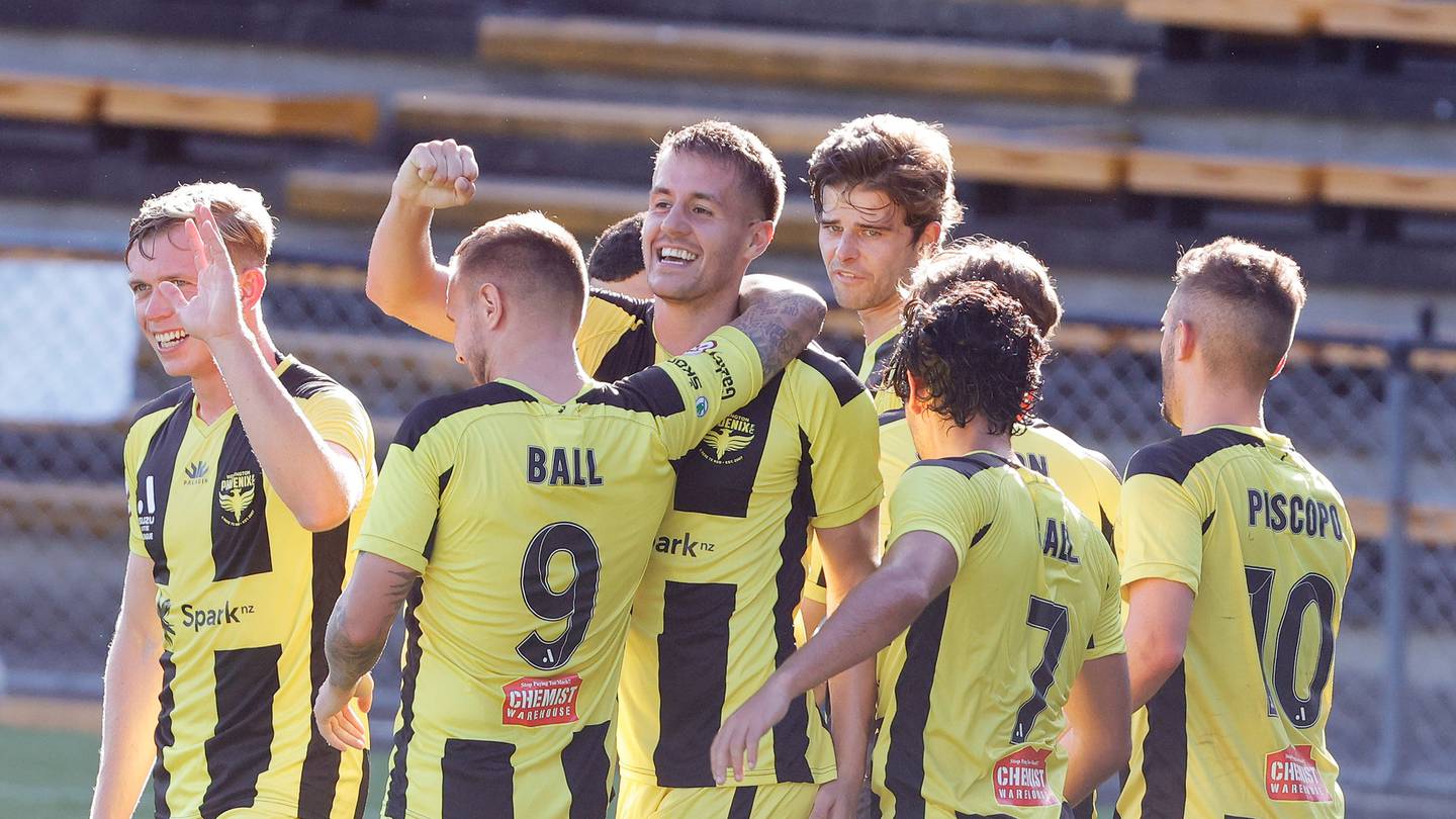 The Wellington Phoenix beat the Brisbane Roar 3-0. (Photo / Getty Images)