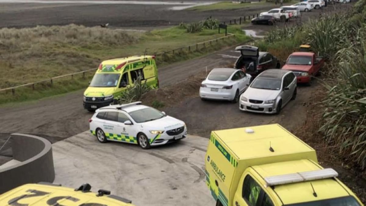 Five rescued after swept out to sea in rip at Auckland beach, off-duty lifeguards save group