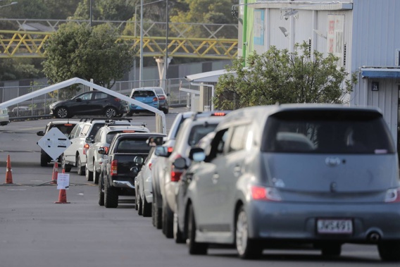 Heavy demand for Covid-19 testing in Auckland on Wednesday morning. (Photo / Michael Craig)