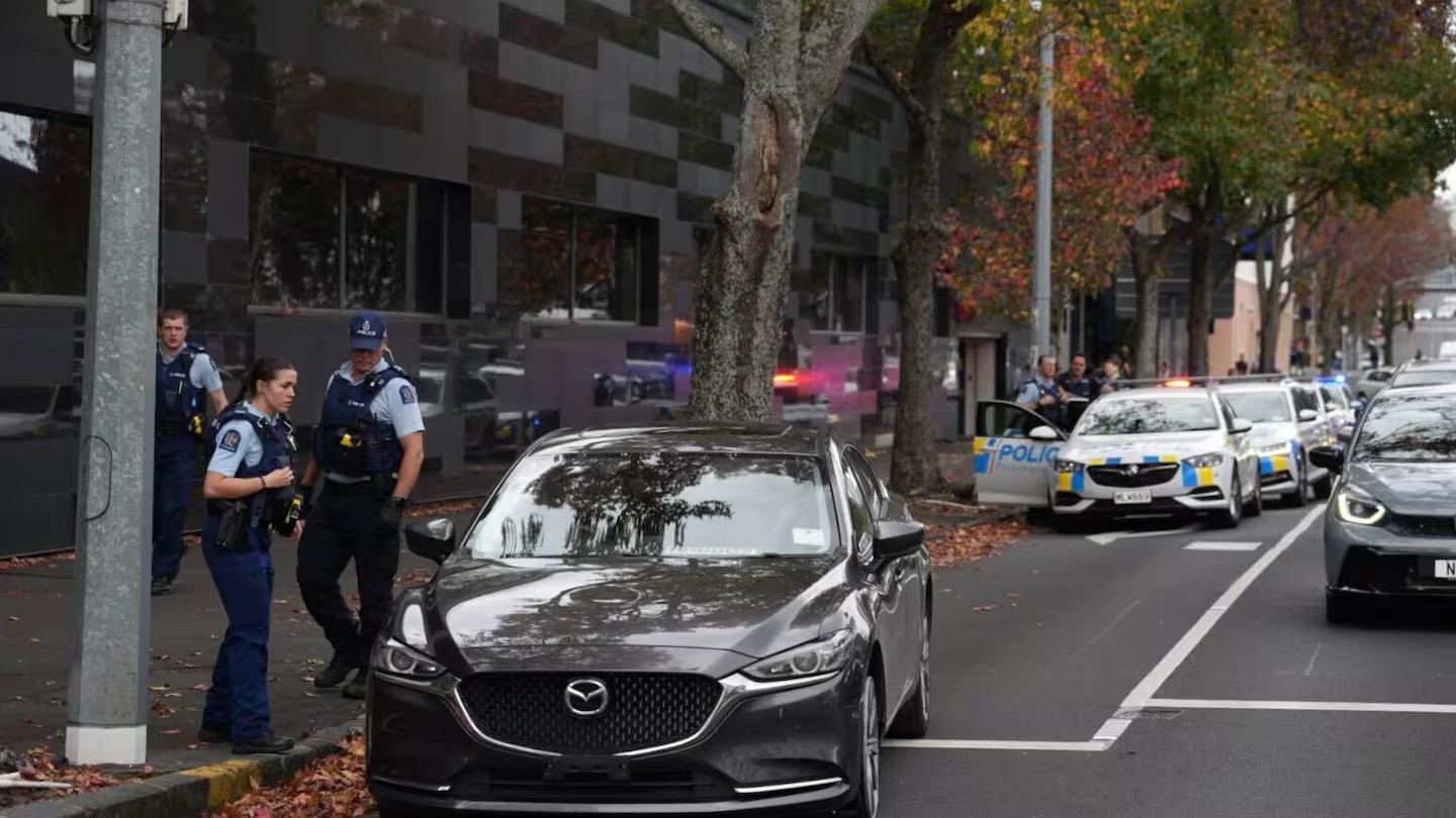'Big police chase' across Auckland, officers in dramatic arrest in CBD