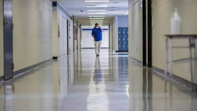 U.S. health officials have cut isolation restrictions for Americans who catch the coronavirus from 10 to five days, and also shortened the time that close contacts need to quarantine. Photo / AP