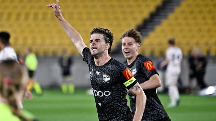 Phoenix skipper Alex Rufer is jubilant after scoring the equalising goal during their A-League game against Melbourne Victory at Sky Stadium, Wellington, on Friday night. Photo / www.photosport.nz