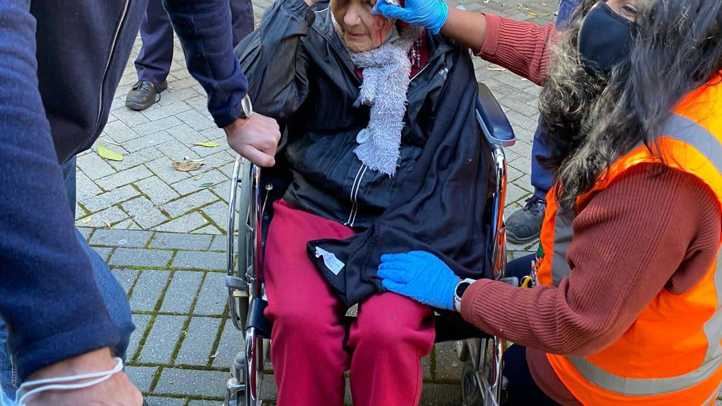 Members of the public rushed to Geraldine Sims' aid when she was knocked over by the wind. (Photo / Supplied)