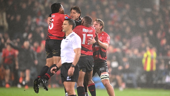 James O'Connor of the Crusaders celebrates with his team after kicking the winning penalty during the round 10 Super Rugby Pacific match between Crusaders and Blues at Apollo Projects Stadium, on April 18, 2025, in Christchurch, New Zealand. (Photo by Joe Allison/Getty Images)