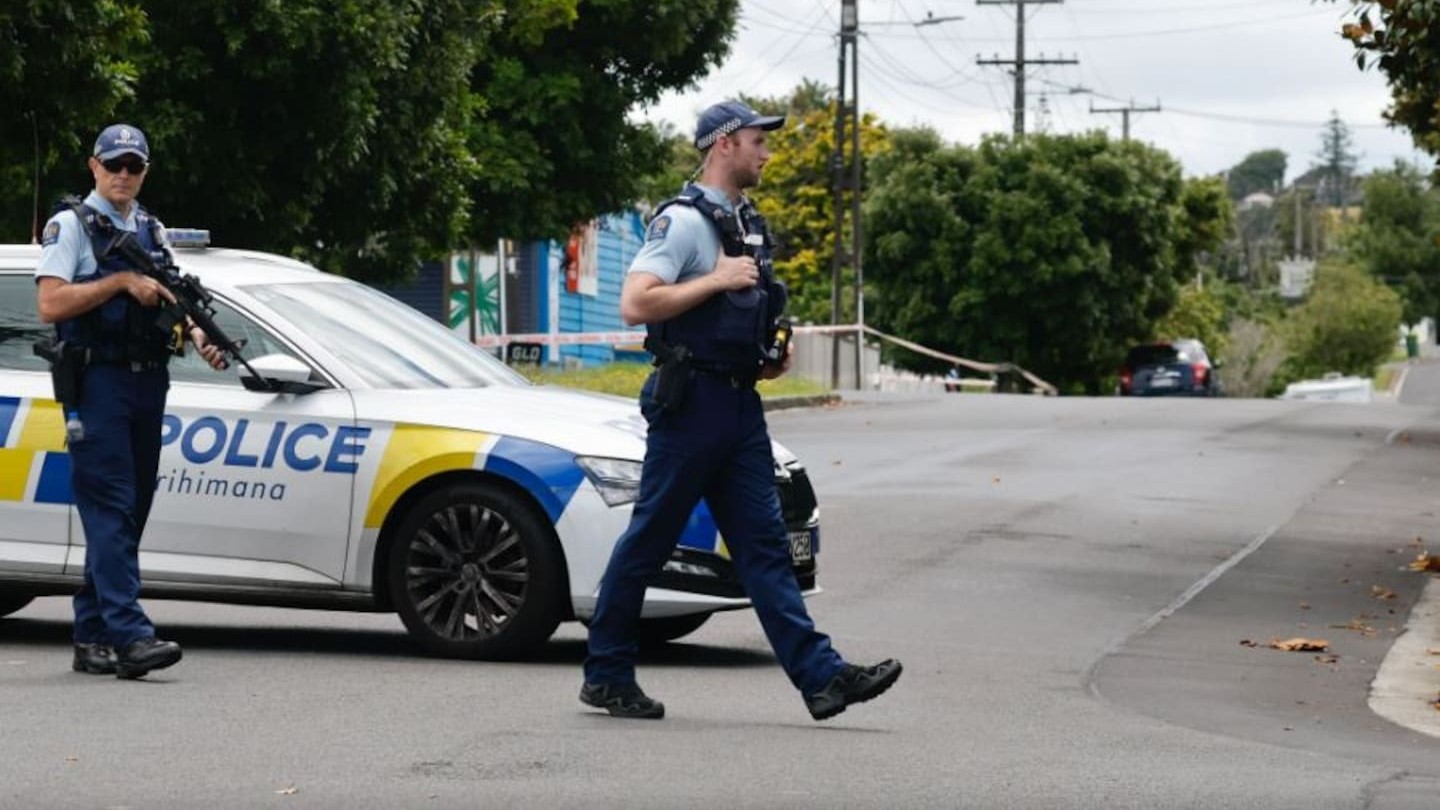 Locals fear 'gangland shooting' after person critically hurt on suburban Auckland street
