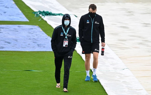 Black Caps duo Devon Conway and Tom Blundell walk across the outfield. (Photo / Getty)