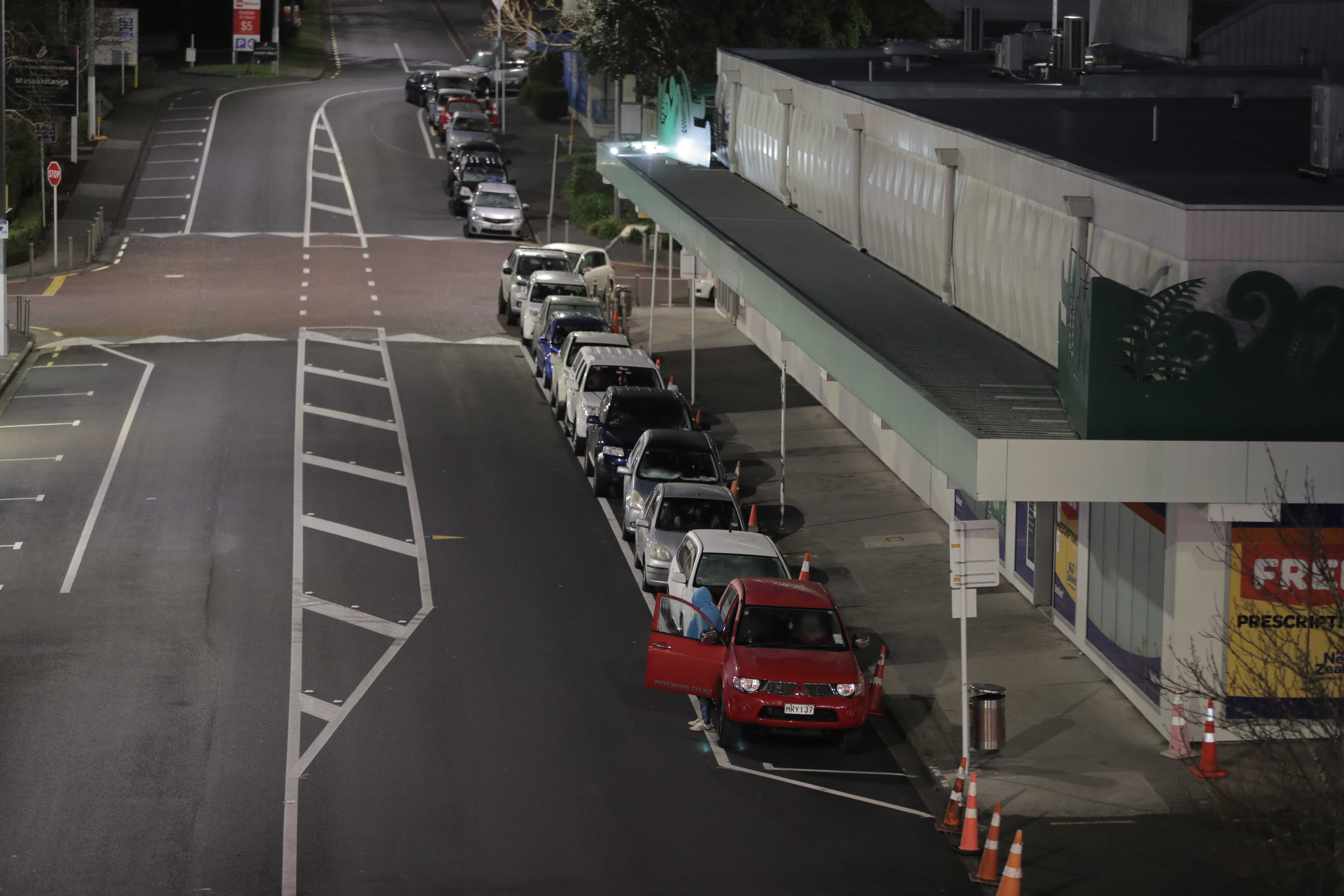 At 6.15am the queue for Henderson COVID testing centre already stretches to Railside Ave. (Photo / Michael Craig)