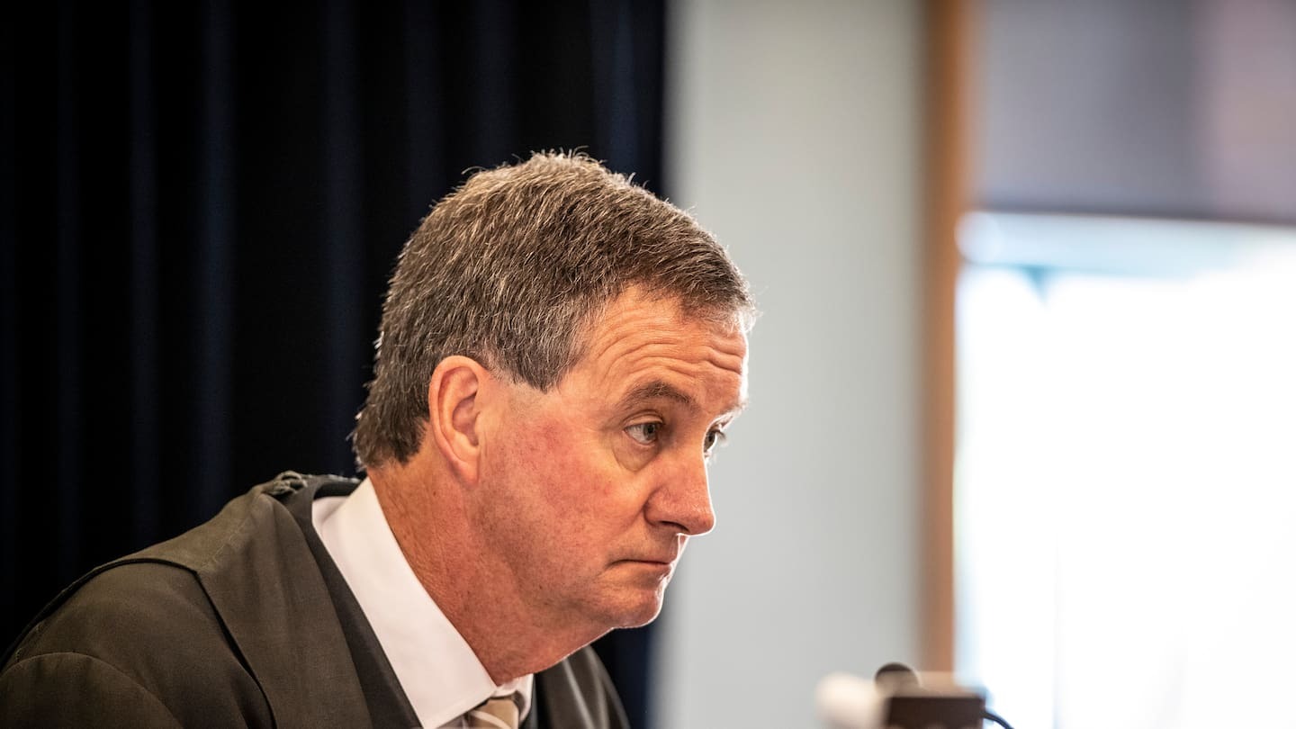 Teen drink-driver who caused five car crash with his Mercedes fails appeal