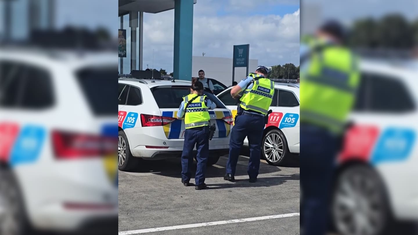 Armed police swarm Auckland mall, four nearby schools sent into lockdown
