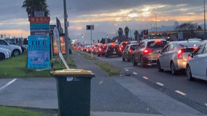 Fire in east Auckland. (Photo / Supplied / Jay Jaay)