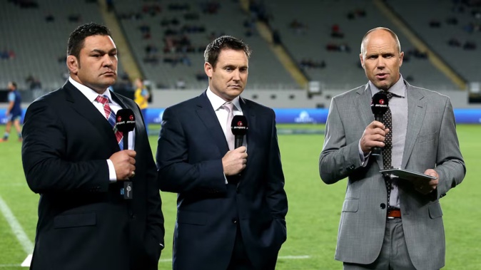 Former All Black Andrew Mehrtens (centre) purchased his old French side last year. Photo / Photosport