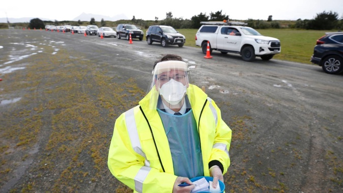 National's deputy leader and former Whangārei GP Shane Reti at a pop up vaccination clinic at Ruakaka Racecourse carpark on Super Saturday. (Photo / Michael Cunningham)