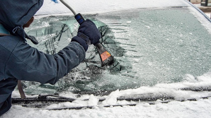 Police are urging motorists to take time to defrost cars before driving. Photo / 123RF
