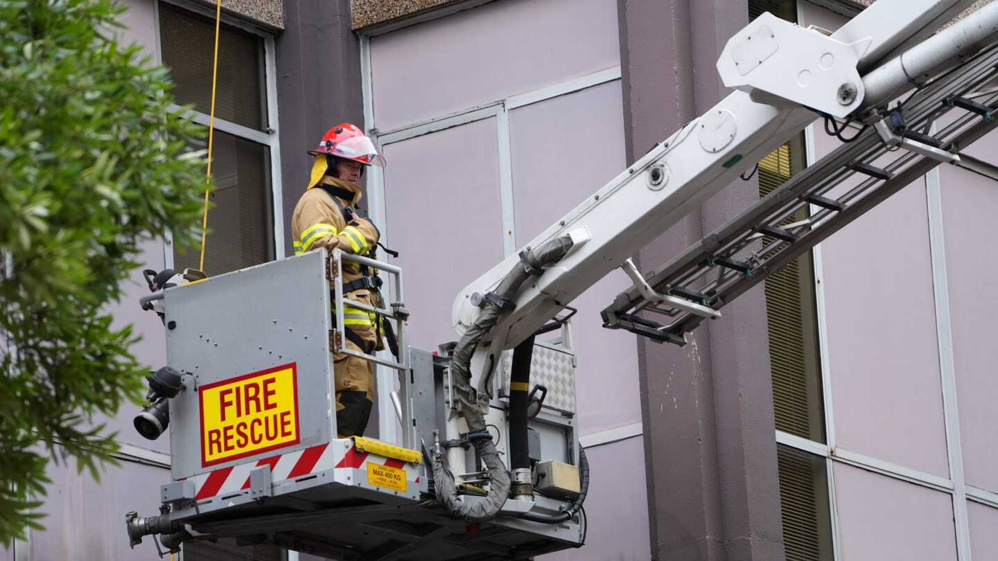 Fire crews rush to University of Auckland blaze