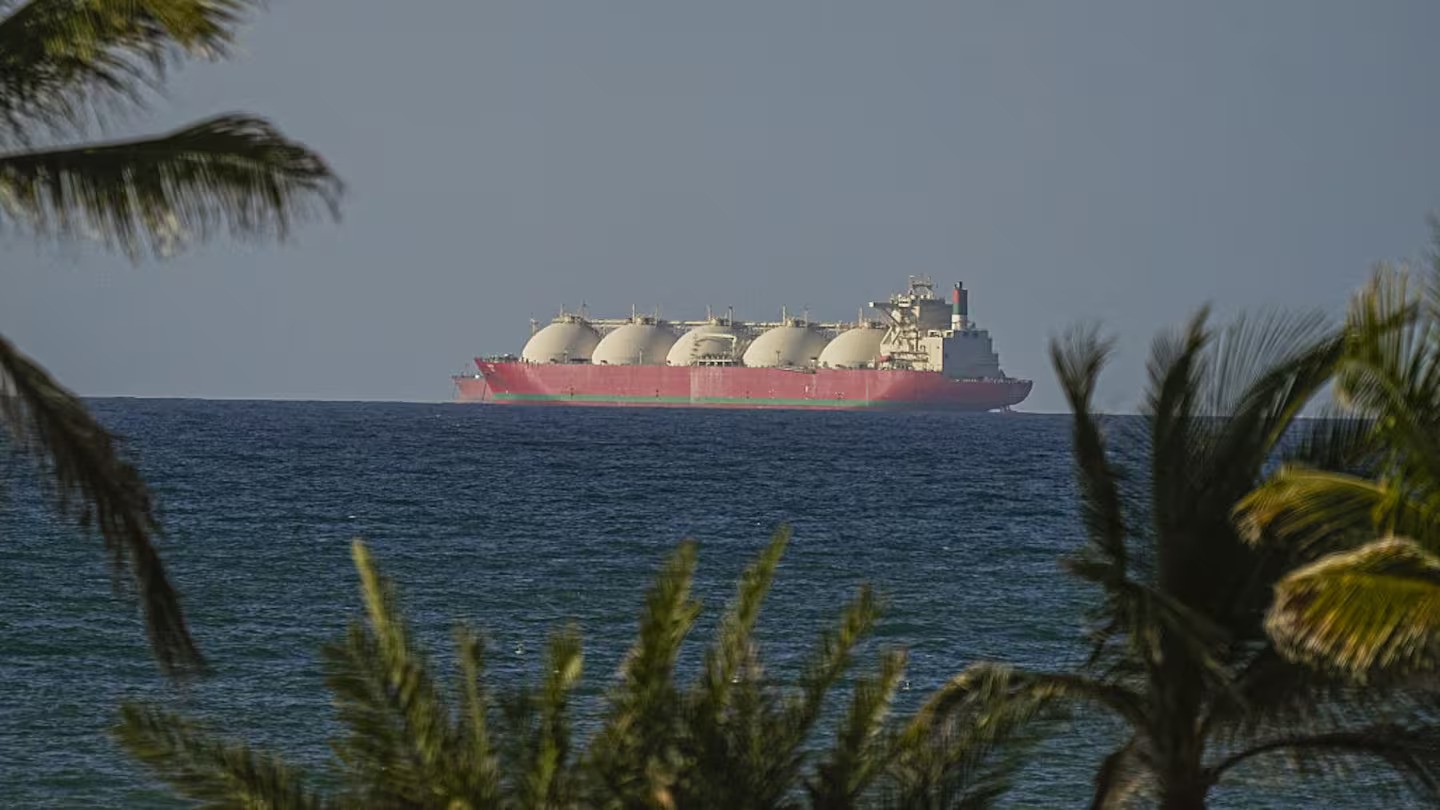 US warships move into Hormuz as mine-clearing operation begins