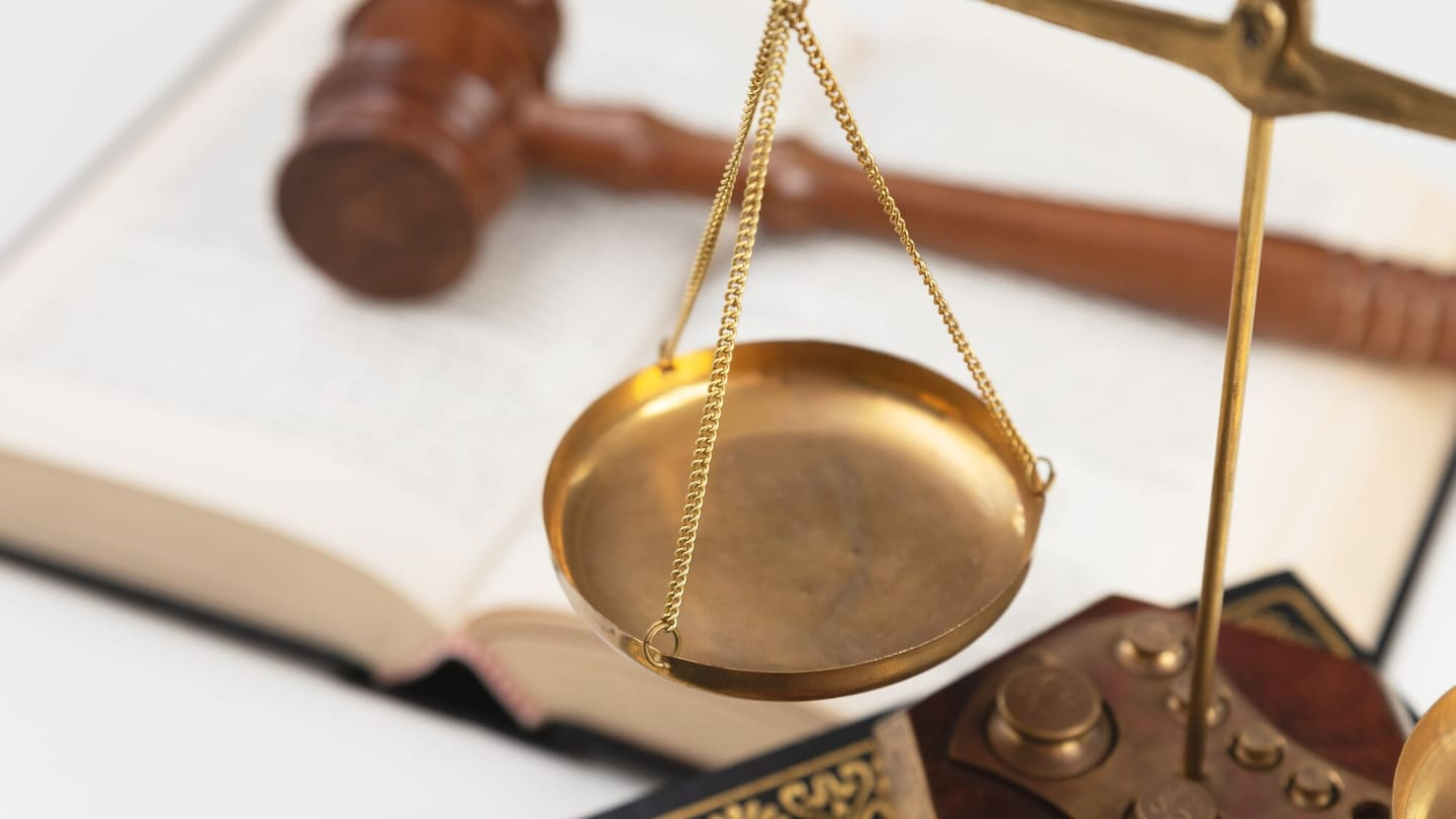 Senior lawyer accused of poor supervision, unfair demands, as 'unhappy' juniors quit in protest