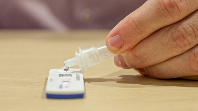 Te Whatu Ora this afternoon reported 343 people were in hospital with coronavirus as at midnight Sunday – up from 324 the week before – with more than 7000 new cases reported over the past seven days. Photo / Warren Buckland