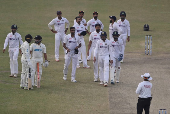 Rachin Ravindra and Ajaz Patel are delivered the news that play had ended as India react with dejection. (Photo / AP)