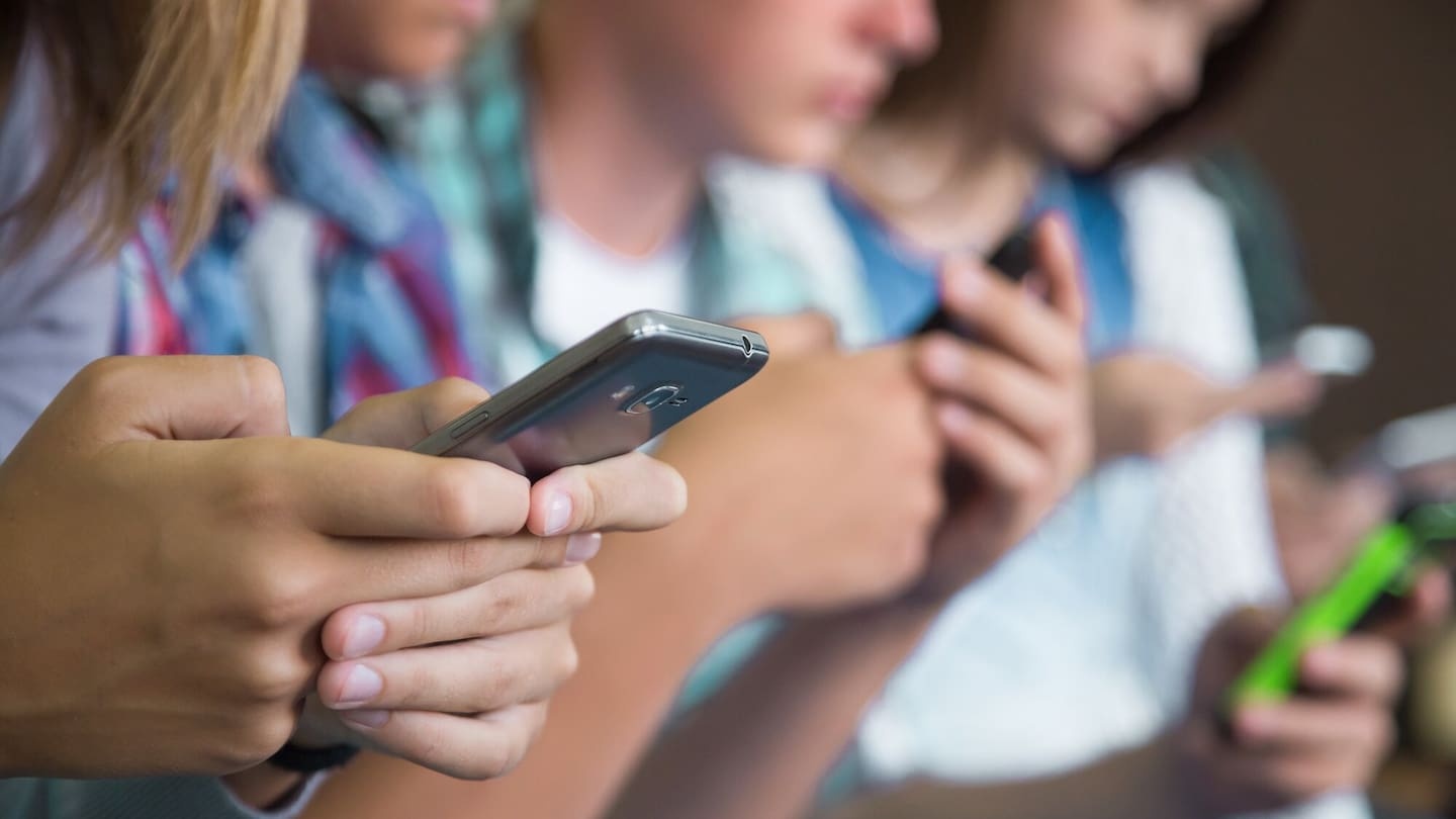 Greece to ban social media for under 15-year-olds