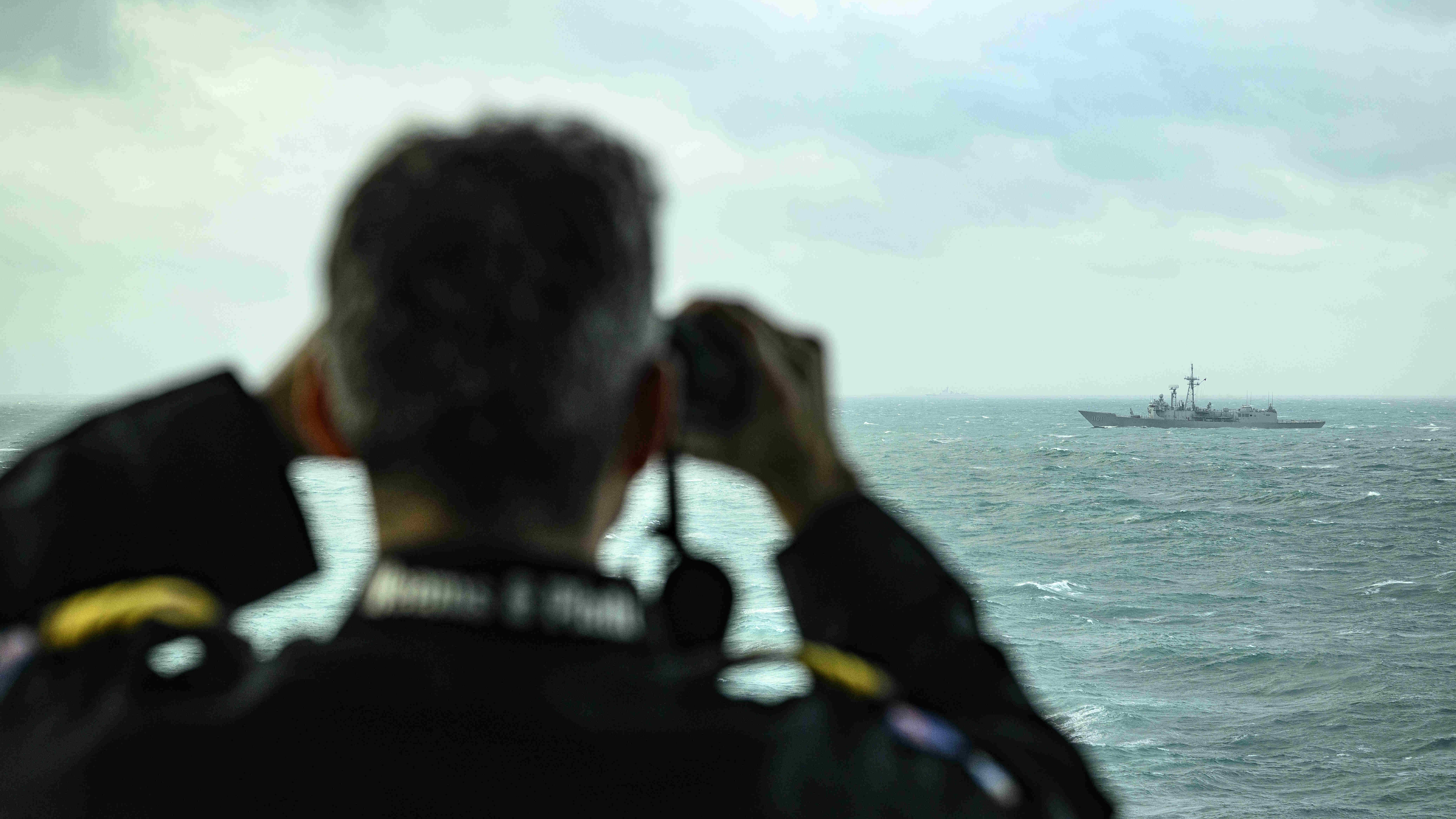 A Cheng Kung-class frigate of the People's Liberation Army Navy can be seen monitoring the HMNZS Aotearoa's actions while on patrol.