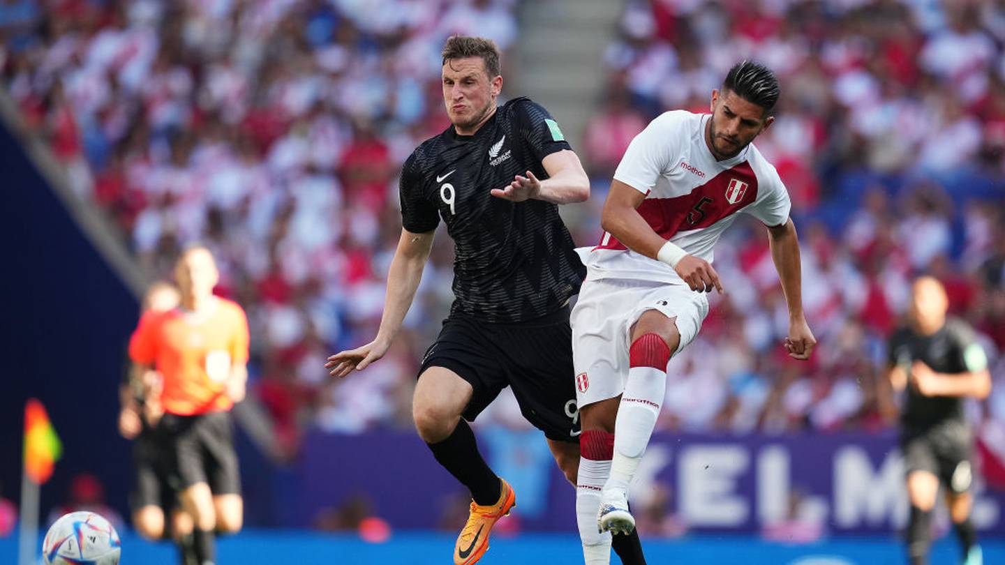 Chris Wood of New Zealand battles for possession with Carlos Zambrano of Peru during the international friendly match. Photo / Getty