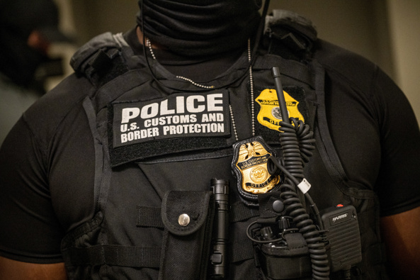 A US Customs and Border Protection agent outside of immigration court rooms at the Jacob K. Javitz Federal Building in New York, US, on Thursday, Aug. 7, 2025. The Trump administration is ramping up a massive hiring spree at Immigration and Customs Enforcement, offering up to $50,000 signing bonuses, waiving age limits and invoking wartime-style imagery in a bid to lure thousands of new officers. Photographer: Victor J. Blue/Bloomberg via Getty Images