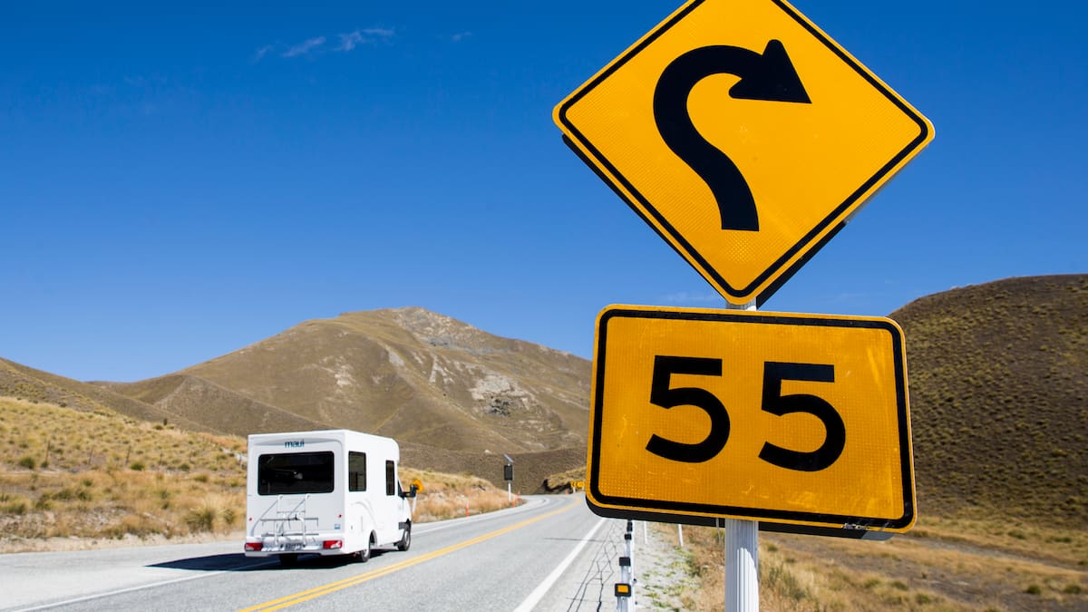 Pair narrowly avoid fiery, deadly Lindis Pass crash before racing to help with extinguishers