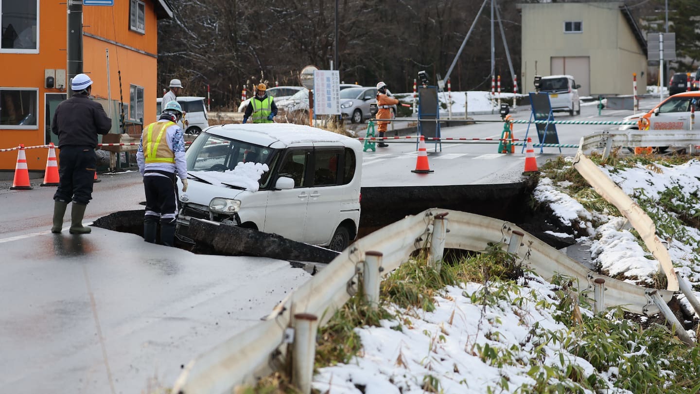 Major Japan quake injures 30, damages roads