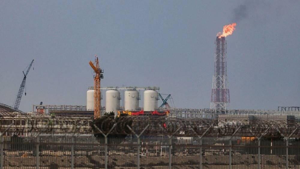 Gulf oil and gas facilities evacuated after Iran threat, price of oil surges more than 5%
