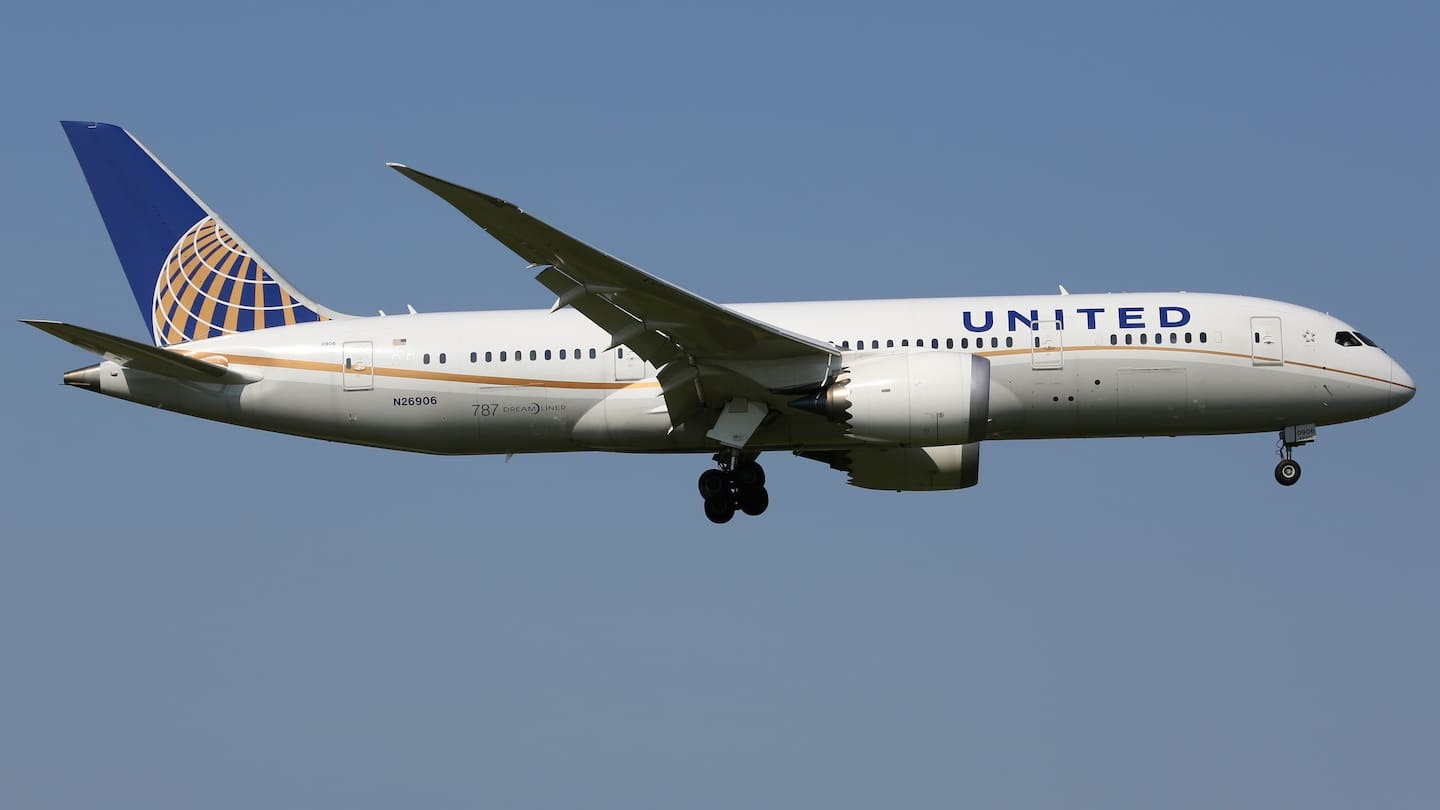 Six people suffered serious injuries and 32 people suffered minor injuries on United Airlines flight 613. Photo / 123rf