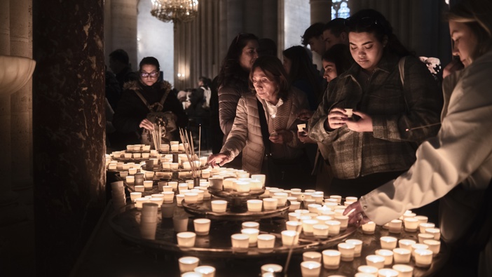 Hours after the death of Pope Francis is announced, tourists and the faithful light candles in memory of the pontiff at Notre-Dame Cathedral in Paris, France, on April 21, 2025. (Photo by Samuel Boivin/NurPhoto via Getty Images)
