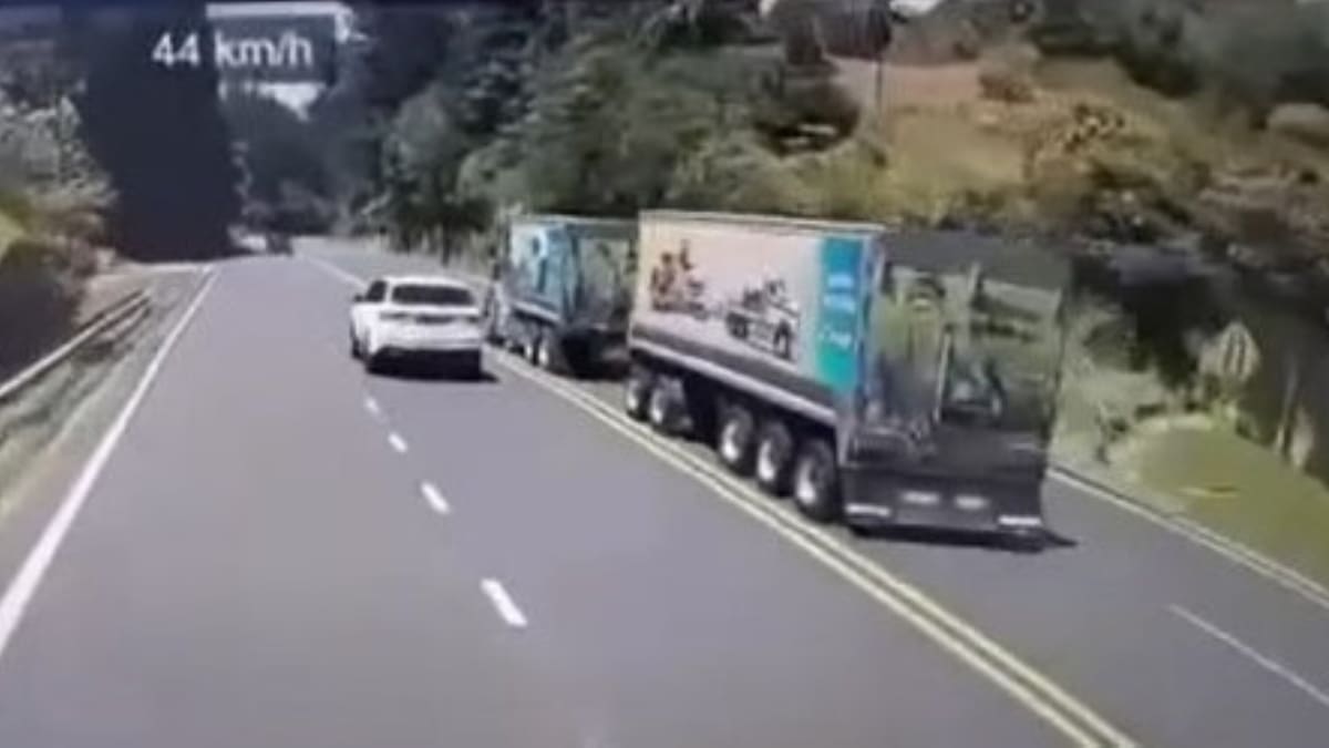 Screenshot from footage of a truck overtaking a car on the Kaimai Range between Bay of Plenty and Waikato.