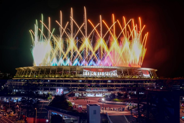 Fireworks illuminate over National Stadium during the closing ceremony of the 2020 Tokyo Olympics. (Photo / AP)