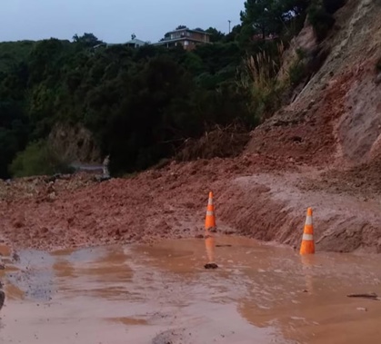 A slip blocking Te Kouma Rd in the Coromandel this morning. Photo / Ann Leef