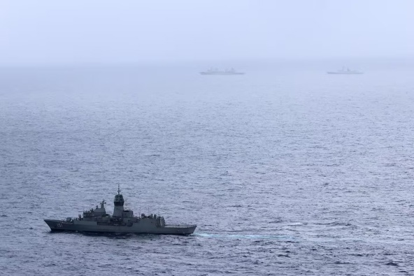 Royal Australian Navy ship HMAS Arunta (lower left) sailing near the People's Liberation Army-Navy (PLA-N) Fuchi-class replenishment vessel and Weishanhu Jiangkai-class frigate Hengyang in the Tasman Sea. Photo / AFP