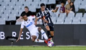 Dan Hall of Auckland FC and Rafael Duran of Macarthur FC contest for the ball during the round 17 A-League Men match between Macarthur FC and Auckland FC at Campbelltown Sports Stadium, on January 05, 2026, in Sydney, Australia. (Photo by Ayush Kumar/Getty Images)