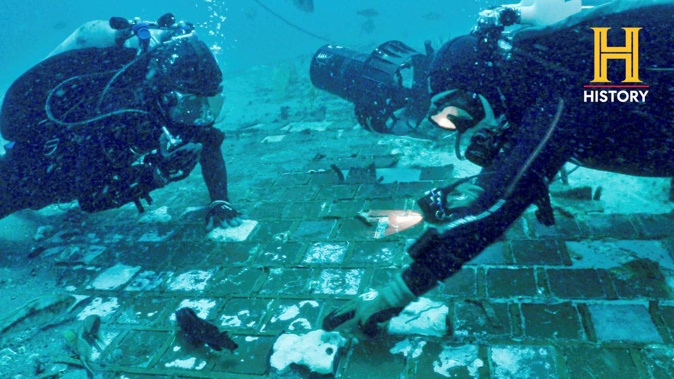 Underwater explorer and marine biologist Mike Barnette and wreck diver Jimmy Gadomski explore a 6m segment of the 1986 space shuttle Challenger discovered in the waters off the coast of Florida. Photo / AP