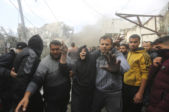 Palestinians evacuate survivors of the Israeli strike in Rafah, Gaza Strip, Thursday, Nov. 14, 2023. (Photo / AP)